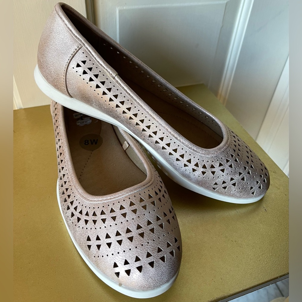 Cliffs  by White Mountain loafers rose gold 8W